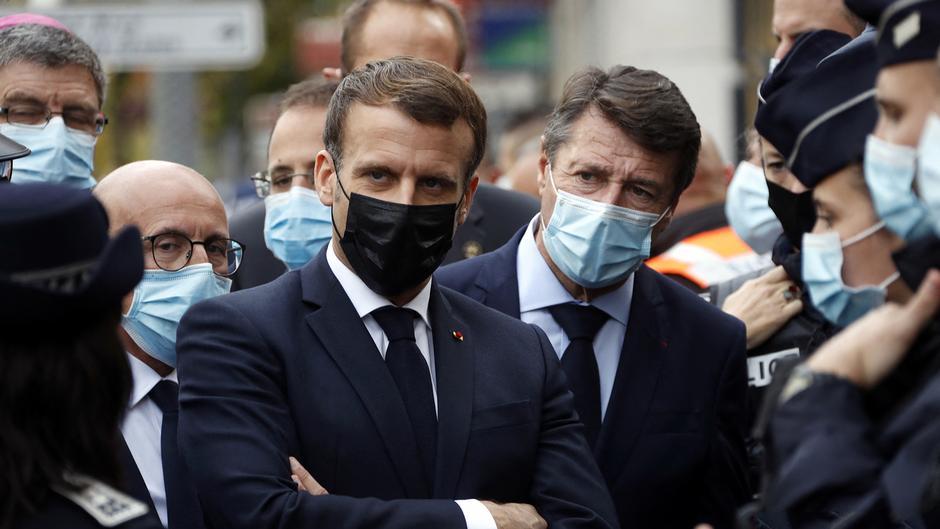 英国的财政破产，引发了舆论骚乱，投资英债输最惨。然而罪魁祸首，恐怕是美债问题。美