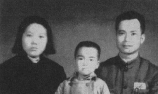 1952年，67军军长在朝鲜离奇去世，彭老总去医院探望，看到遗体的那一刻大惊失色