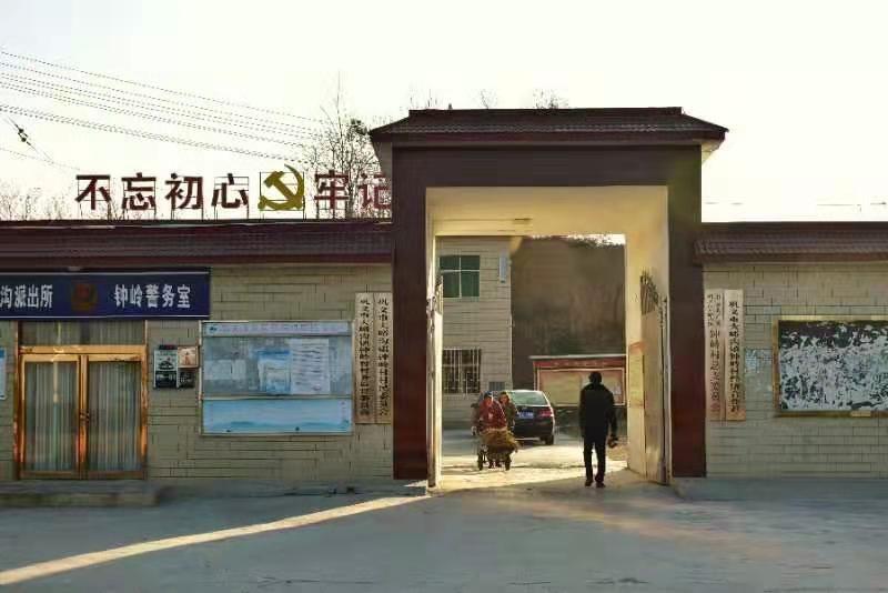 《巩义市卢氏》       巩义卢氏先祖卢仝，出生济源，居洛，又迁巩...