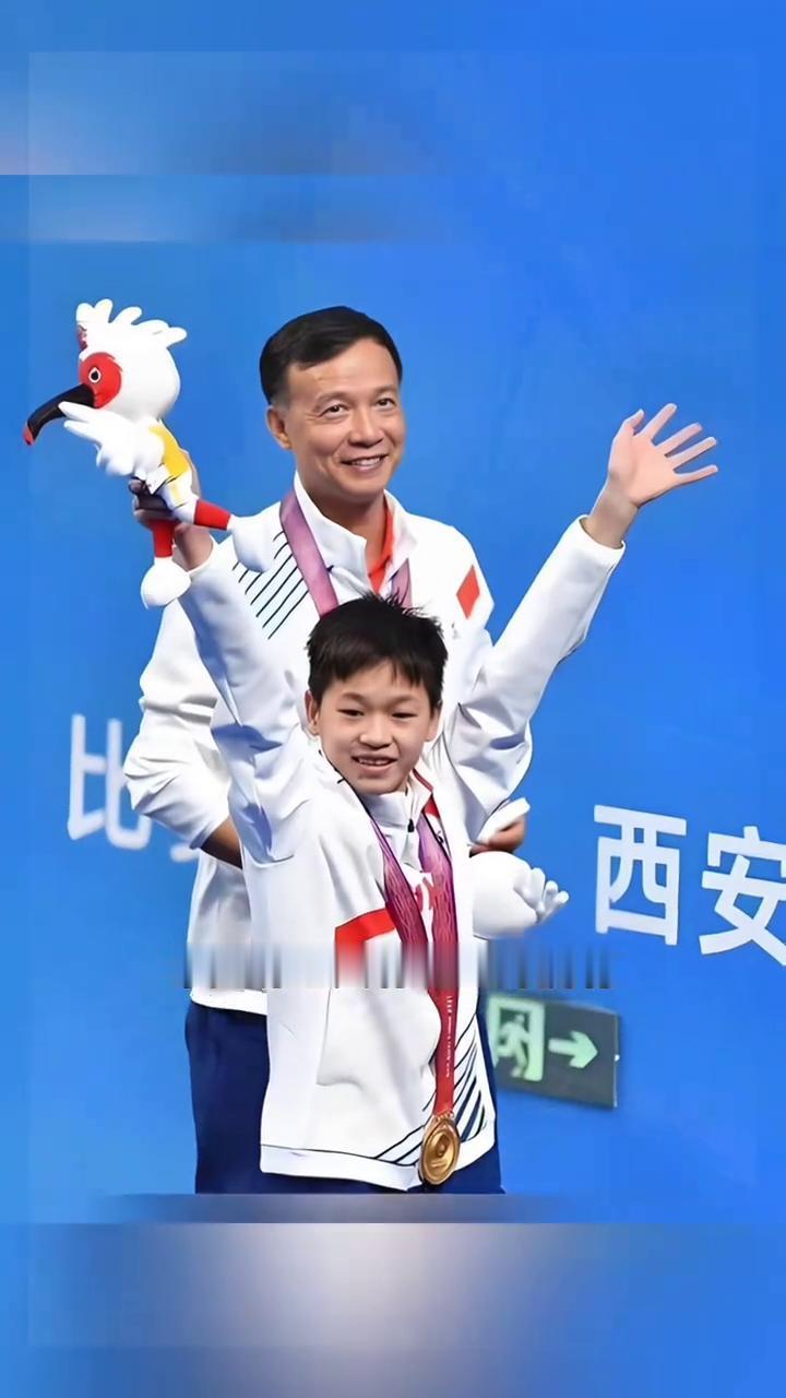 全红蝉不为人知的故事。
太可爱了，它伸着双手还有点不好意思。大家看看它右边手的中