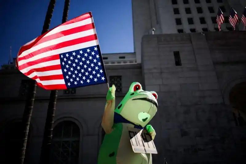哈哈，特朗普领悟了“道”的真谛！
美国最近爆发了多场针对特朗普的“不要国王”的抗