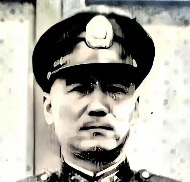 1949年，成都已被团团围住，国军30军军长鲁崇义把心腹叫到一起，只说了一件事：