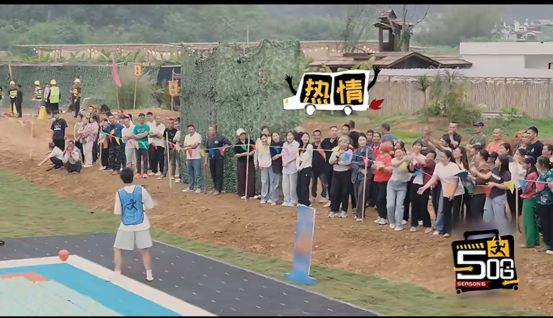 邓超饭撒送趾压板邓超你是真变了，以前饭撒是比心，现在饭撒直接送指压板？别人拒绝还