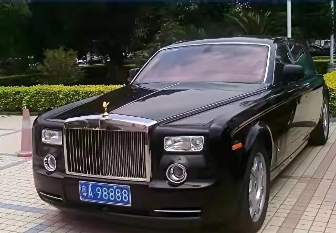 瘦死的骆驼比马大！许家印的豪车，劳斯莱斯幻影加长版（第七代），车牌粤A98888