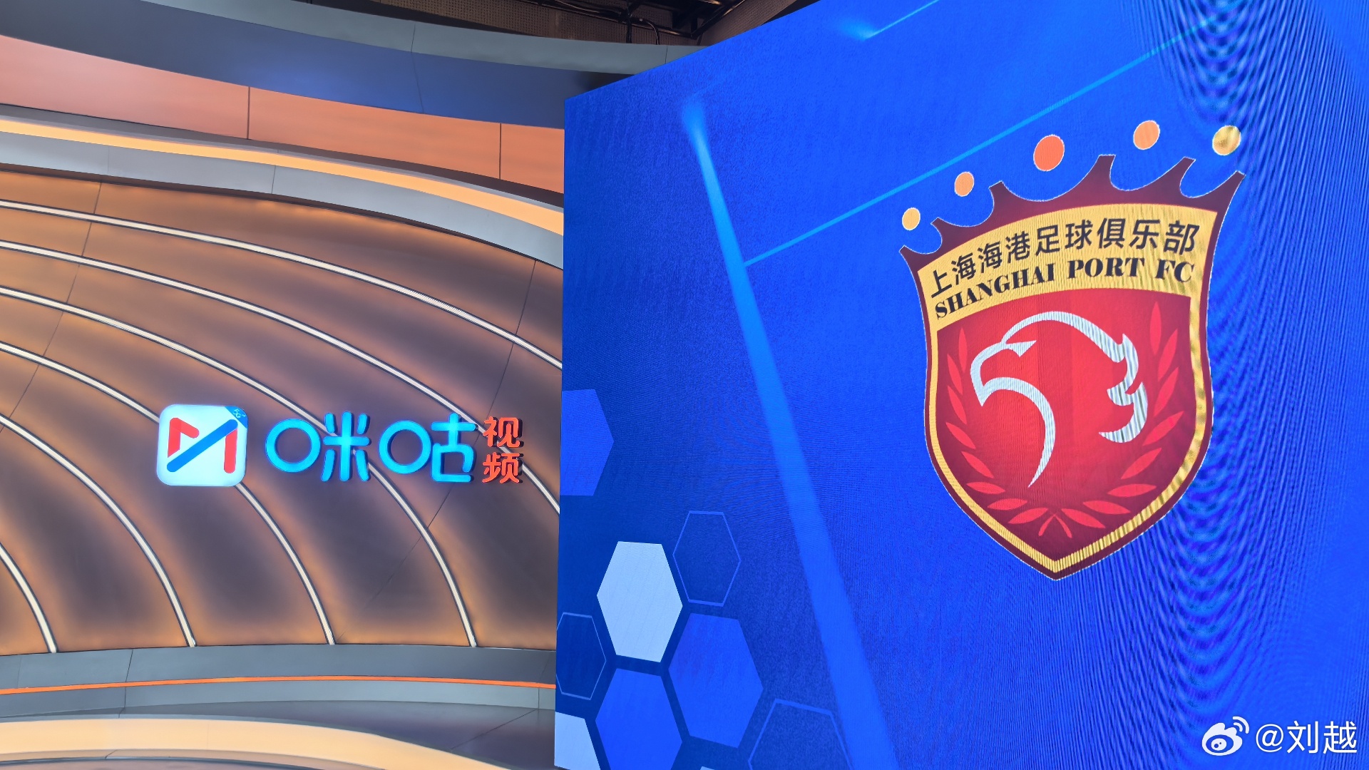 海港对玉昆，三外援对五外援，玉昆今年战斗力不差的，海港主场取胜困难，特别是让克劳