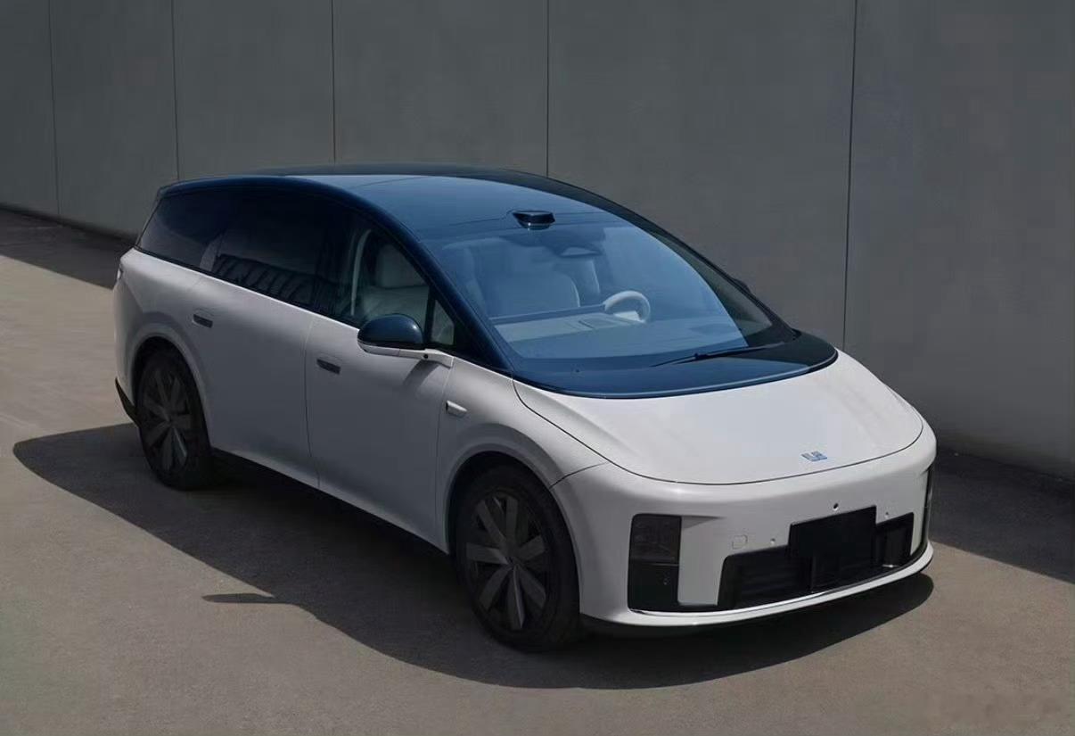 理想i8单电机版本上工信部了，理想大6座的纯电车型入门门槛即将拉低。作为i8车主