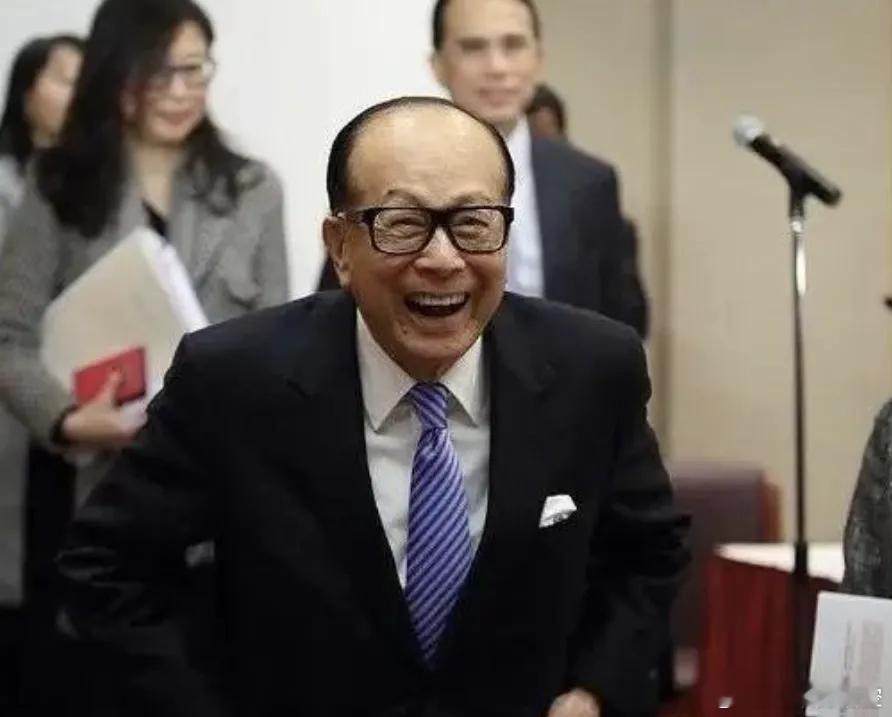 李嘉诚这一回，可能会成为他整个商人生涯的滑铁卢。 不靠普施加的压力估计不小，李嘉