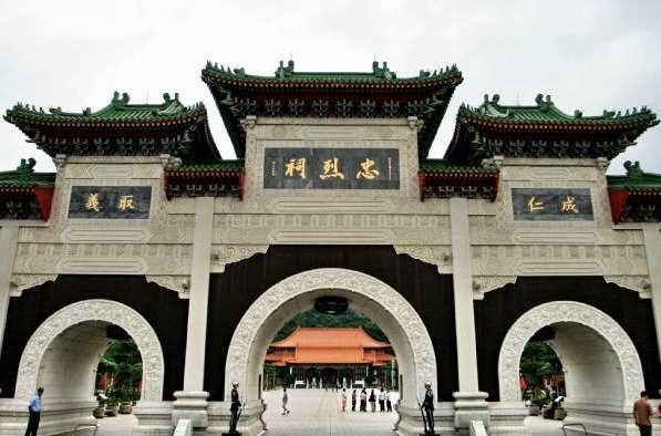 1948年，家人以为25军军长陈士章阵亡了，给他办了丧事。1949年蒋介石以为他