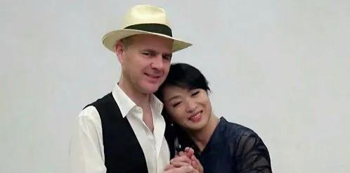 金星在变性之前，朋友曾好心提醒她：你应该把你的精子冷冻起来，以后可以生一个自己的