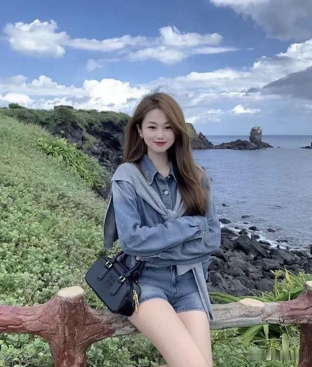 海边休闲时光，牛仔穿搭，清新自然