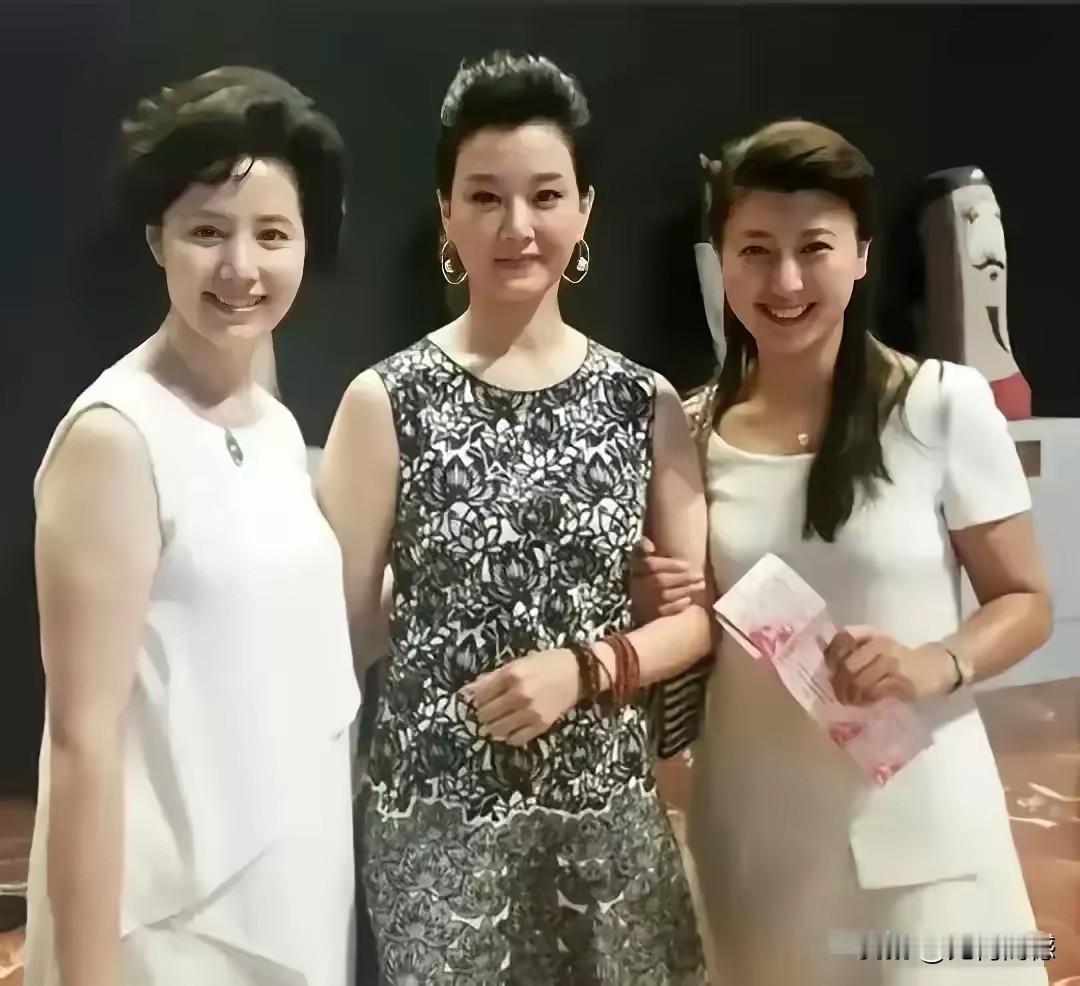 宋祖英老师民歌唱的好，闫学晶老师二人转唱的好，看得出来，因为共同的艺术爱好，两人