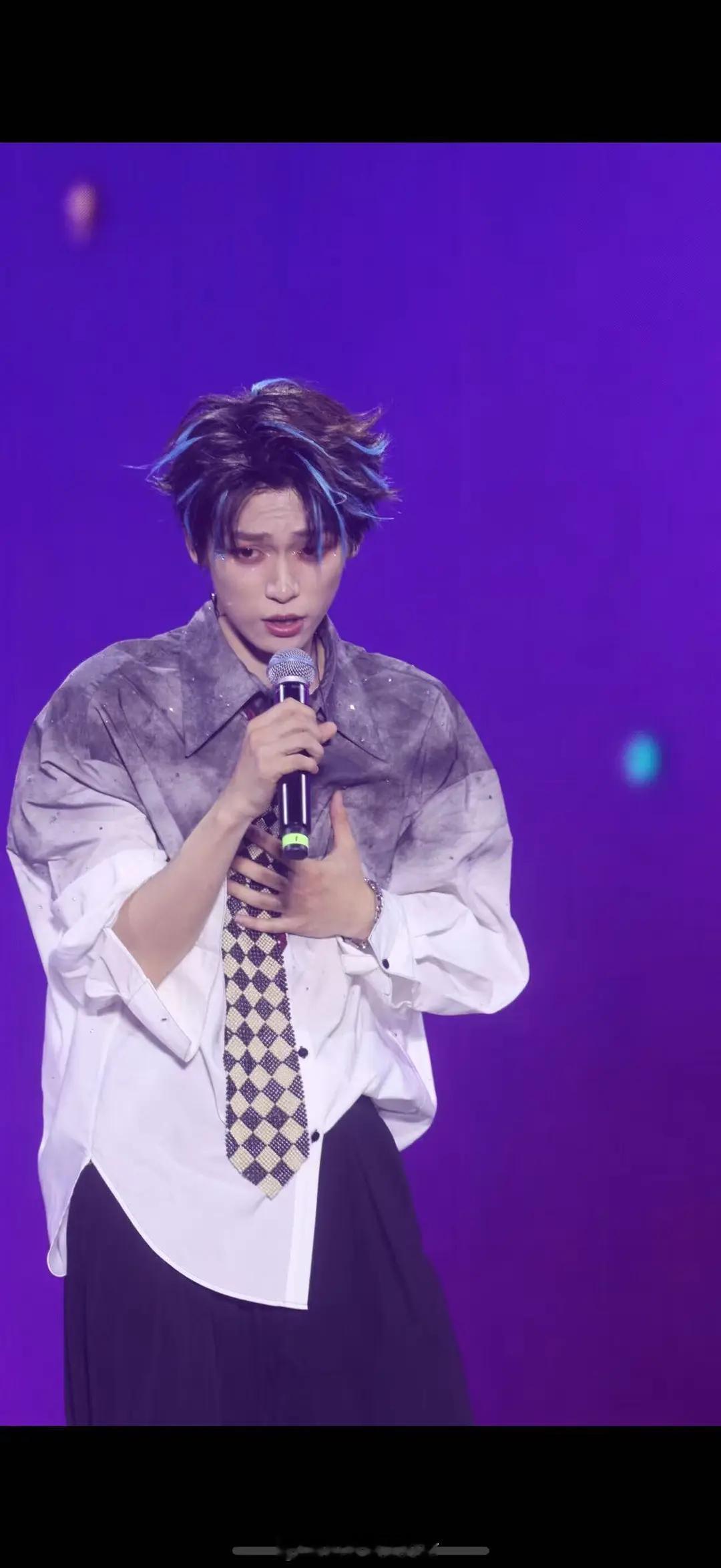 梓渝站姐脱粉回踩放了很多梓渝在音乐节的生图，这个生图和你印象里面梓渝的样子差别大