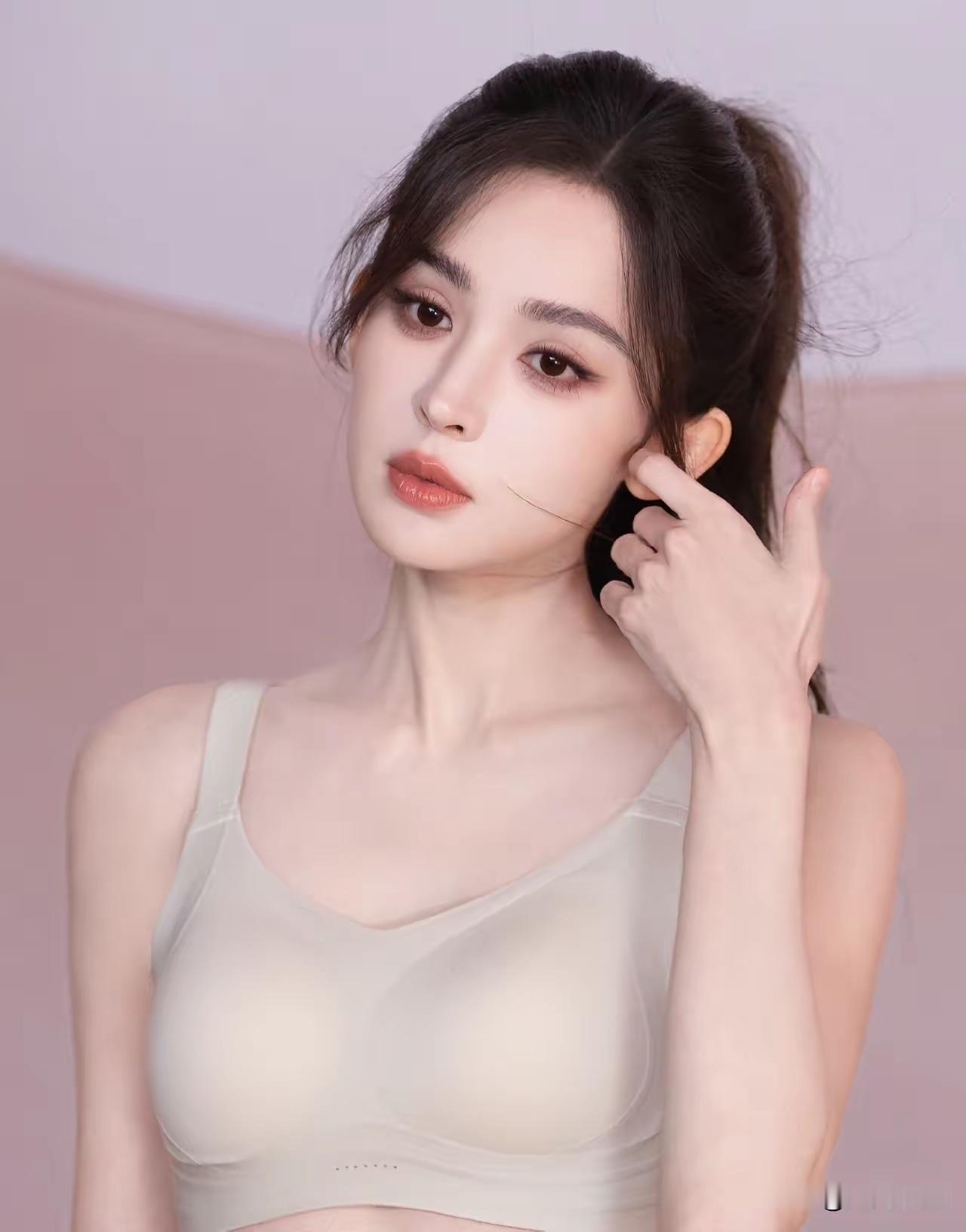 古力娜扎的身材管理真的太绝了！无论是高难度的瑜伽动作，还是日常的运动训练，都展现
