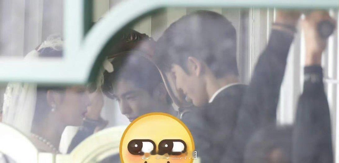 王楚然和张凌赫主演的《这一秒过火》婚纱路透，噔噔噔噔噔，结婚进行曲响起，这对新人