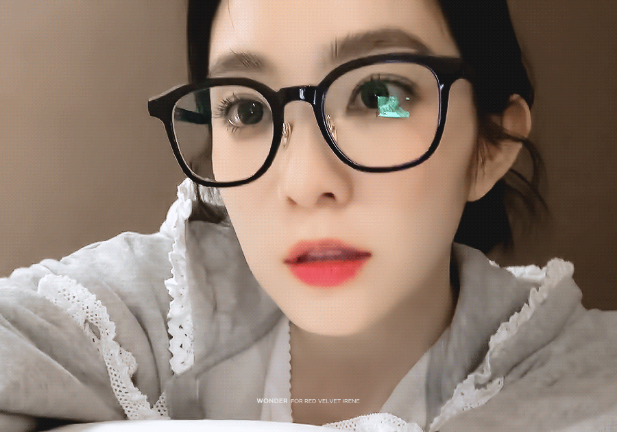 Irene[超话]裴珠泫 太适合眼镜了👓 ​​​