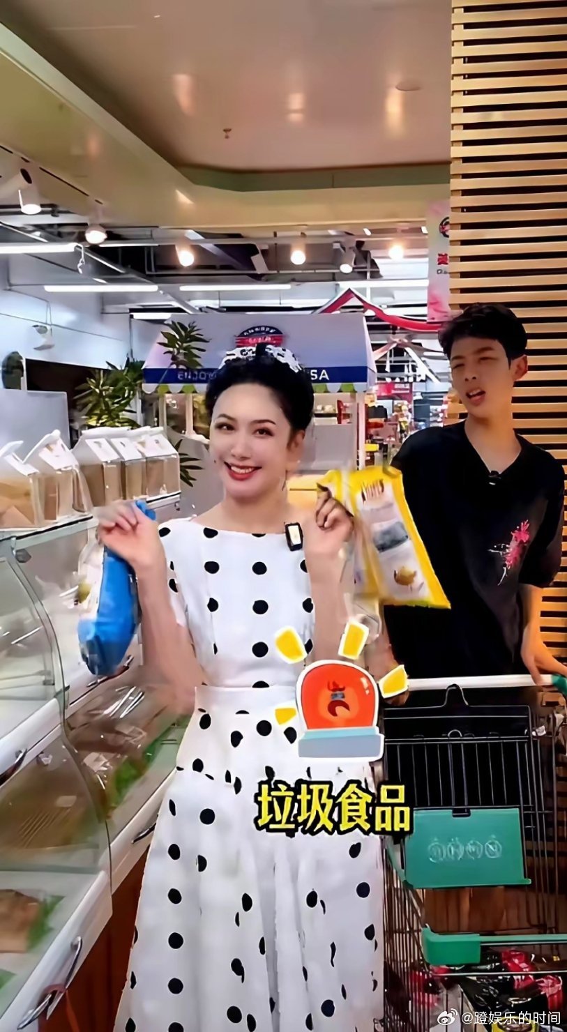 程莉莎给所有家有叛逆孩子的家长上了一课。她那16岁的儿子刚准备耍性子，就看着她天