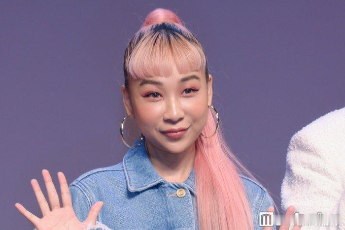 【青山黛玛产子】歌手青山テルマ（38岁）宣布平安诞下第1个孩子，是一名男宝宝她曾