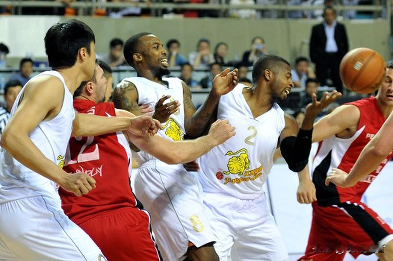 上海队以114:94力克山西，成功卫冕CBA杯冠军。虽然失利难免遗憾，但山西队更