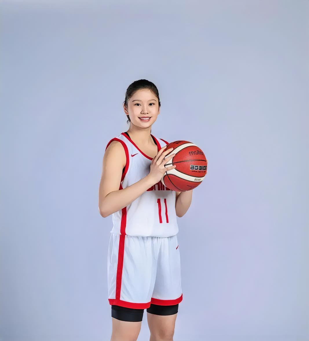 中国U17女篮李沅珊不愧是球队最强得分手！在今天中国U17女篮73：71险胜斯洛