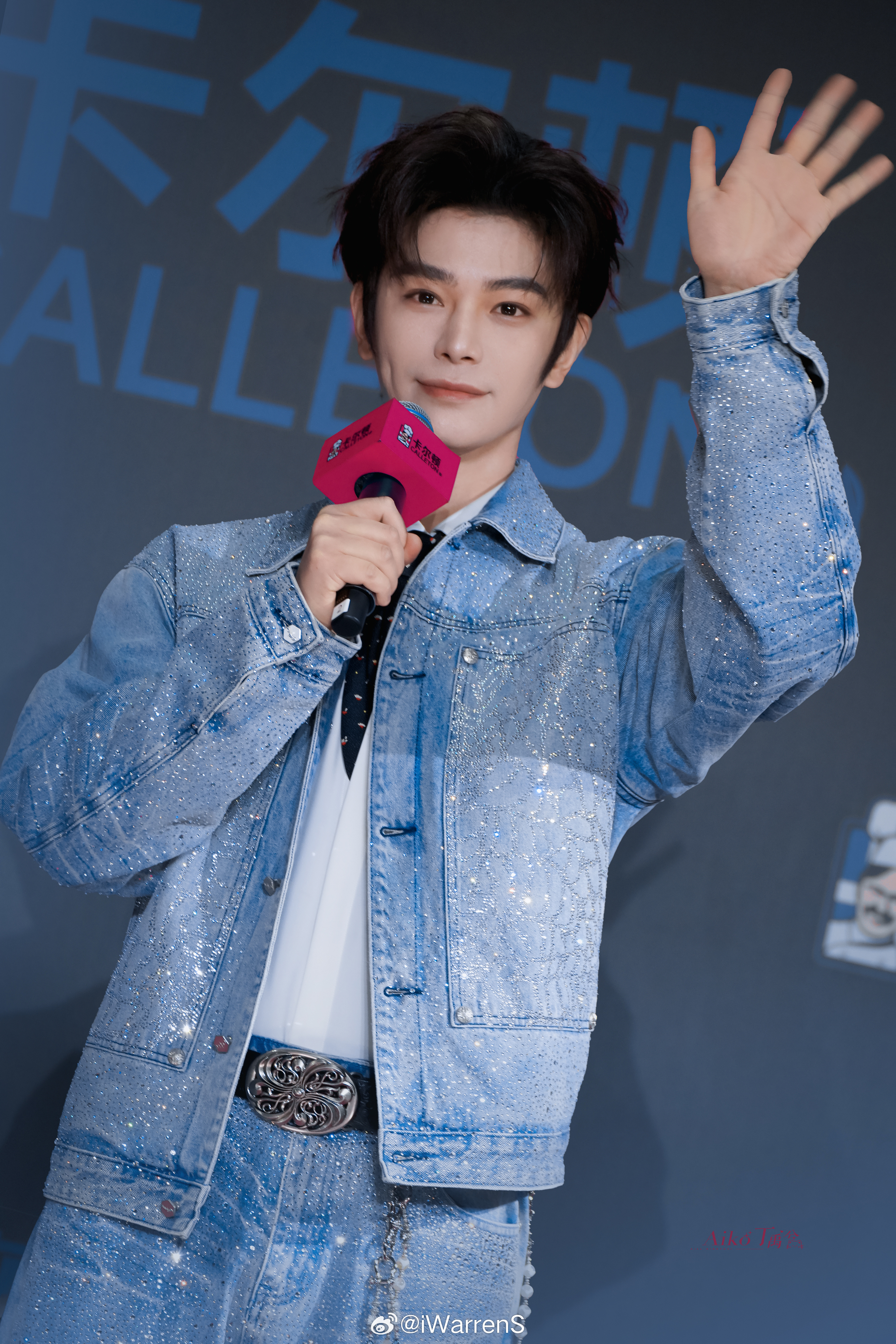 丁禹兮杭州活动生图状态路透来了！丁禹兮闪钻牛仔套装造型真的是太帅啦！