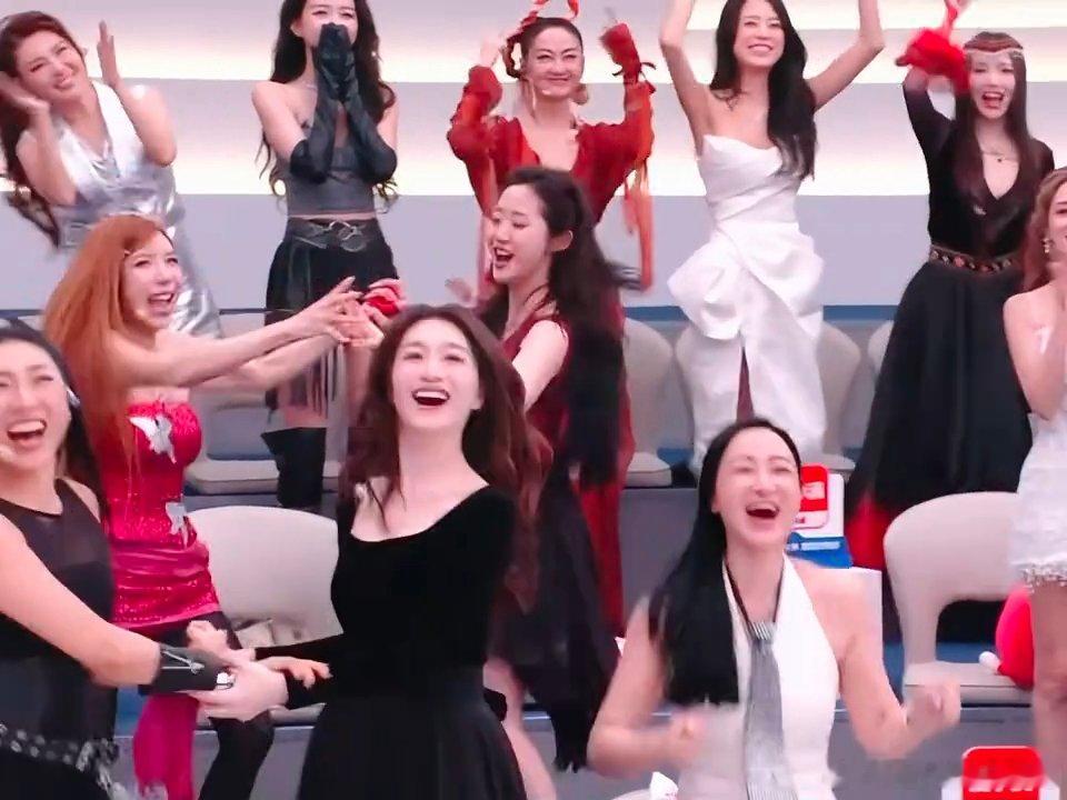 谢娜 女性群像节目的天选见证人谢娜真的太懂女生了，温柔又共情，完全是天选见证人 