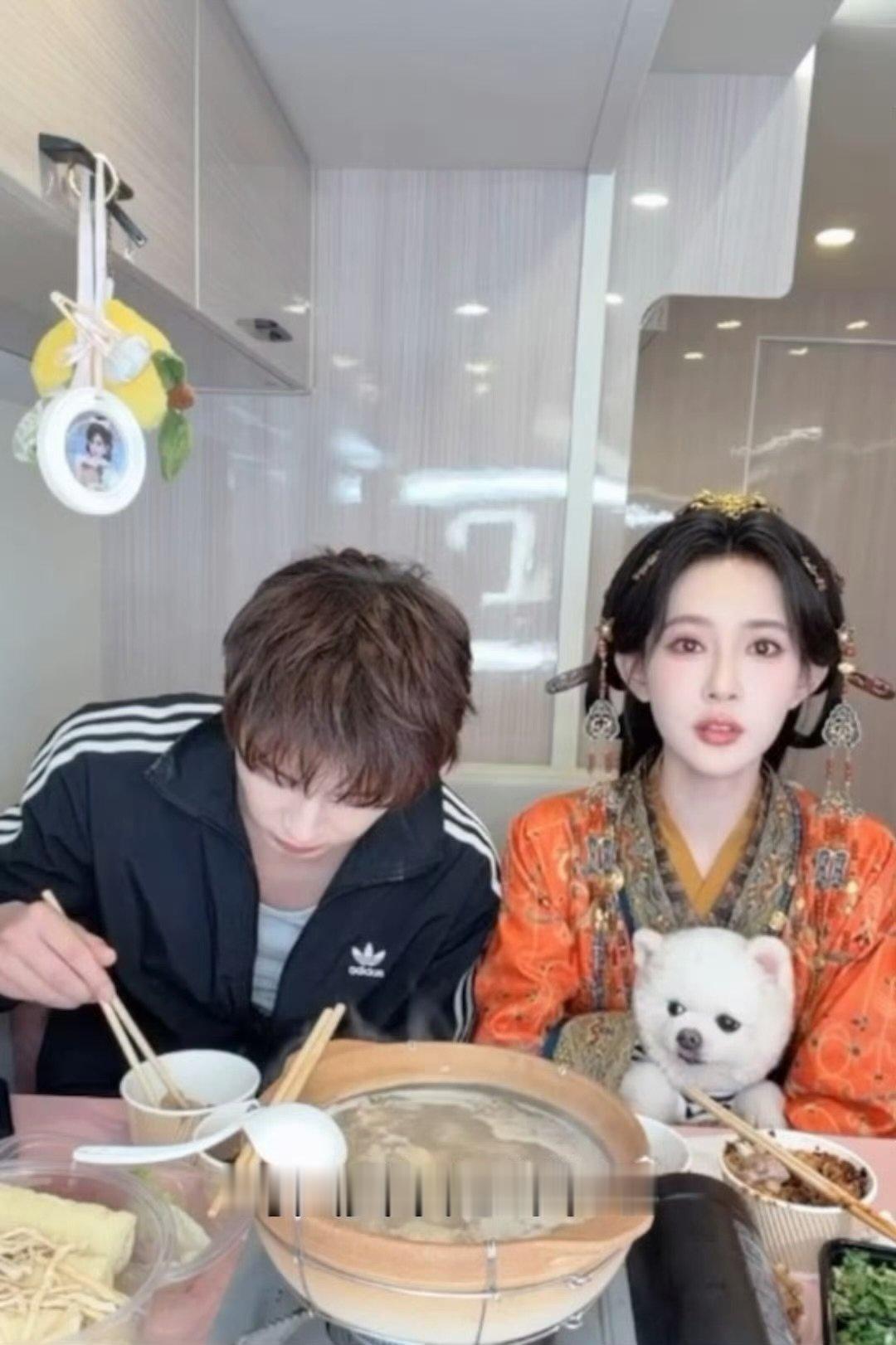 孟子义高能量职场人整日泡在剧组早起拍戏，一直维持饱满的精神状态，乐观分享工作感悟