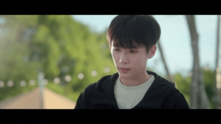 热恋9集定律《陷入我们的热恋》第9集是糖分炸弹吧！陈路周这男人也太会了！一个壁咚