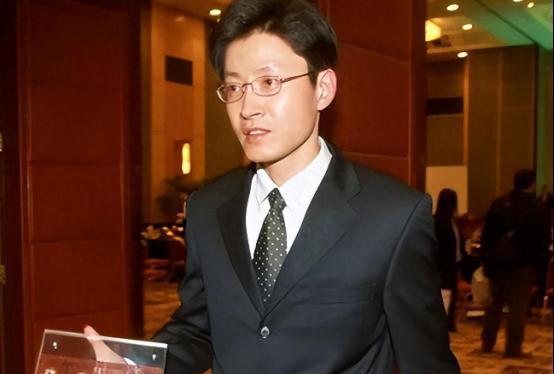 2006年，被称为“芯片天才”的陈进带着天价科研资金逃亡美国，接下来的13年时间
