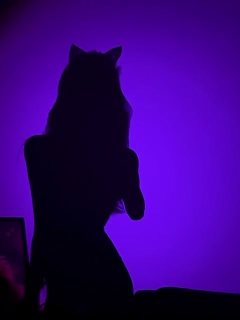 “成长和死心都是一瞬间的事，成长是不会的事都会了，死心是原来相信的事现在都不信了