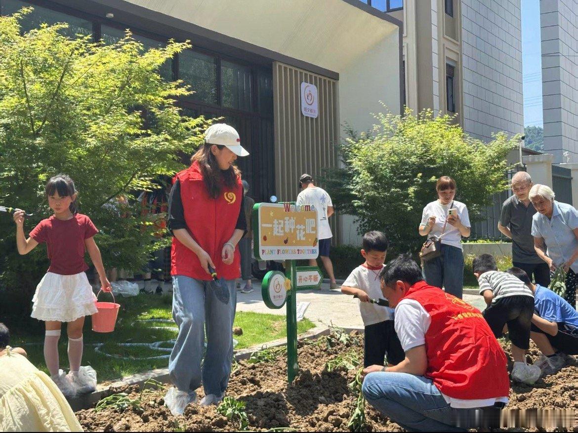 双龄共养新模式补齐仙居乡村养老育儿短板仙居下各镇在乡村建设一老一小服务驿站，推行