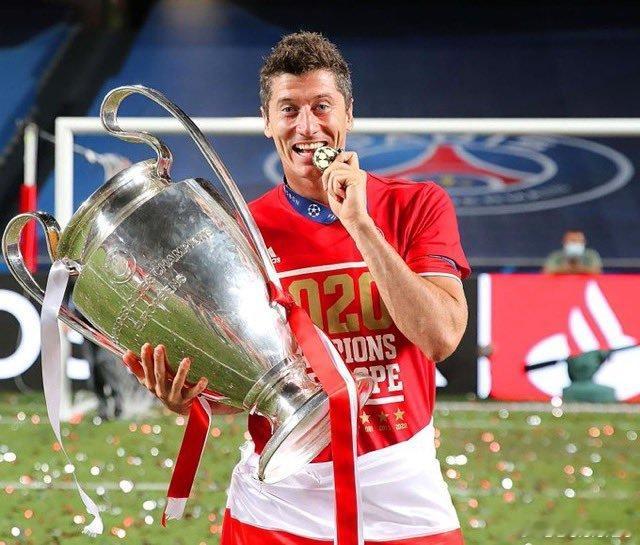 🚨🎙️馬裡奧·巴斯勒，1996年至1999年效力於拜仁慕尼黑的傳奇球星，談哈