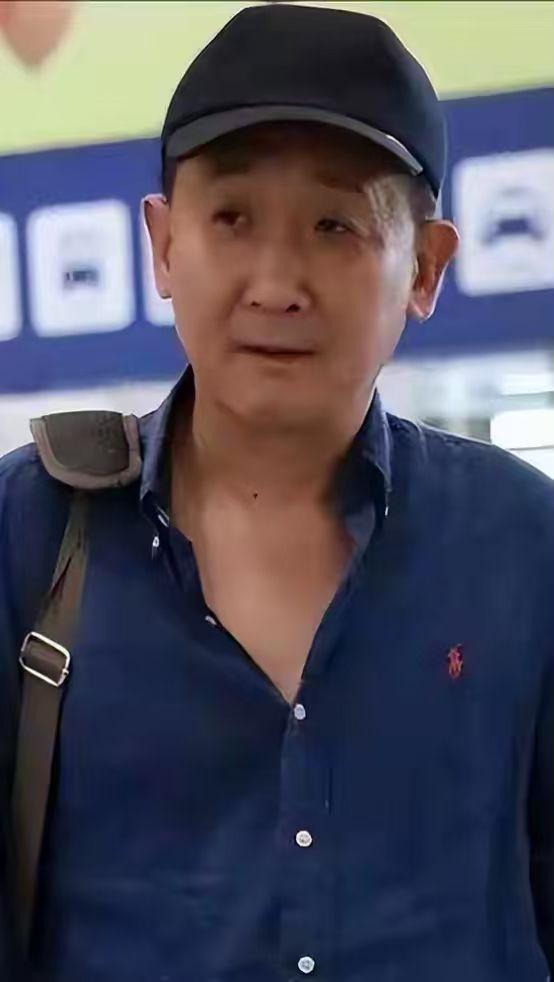 梁天，1959年生于北京，内地喜剧男演员、导演、制片人，与葛优、谢园并称“喜剧三