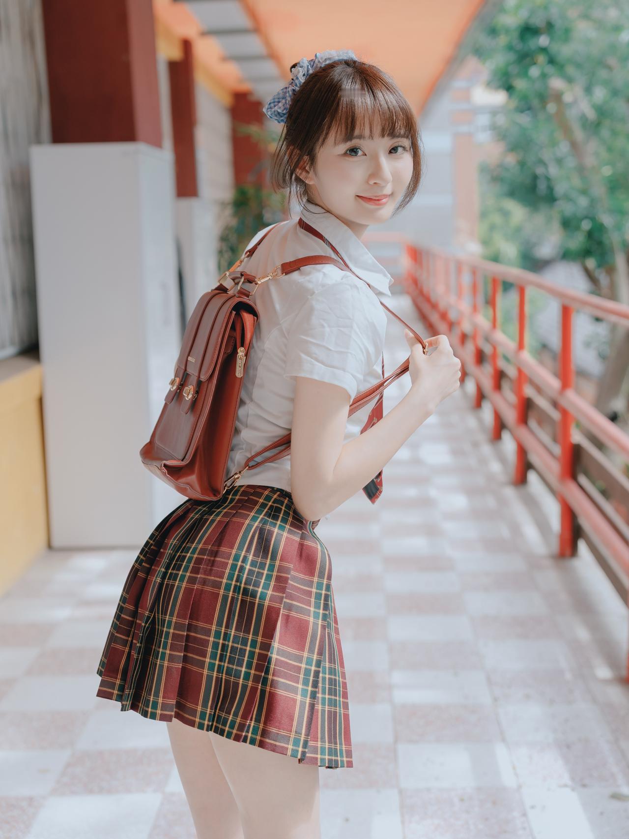 台妹画报，甜美可爱的校服小美女！