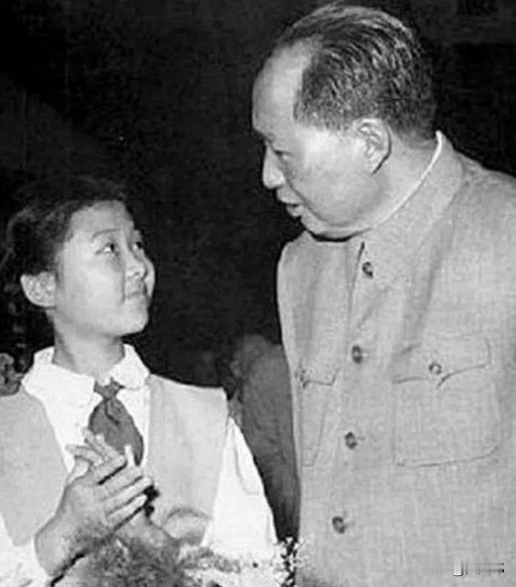 1949年，渡江战役的炮火席卷长江江面，硝烟弥漫、浪涛汹涌。安徽无为年仅14岁的