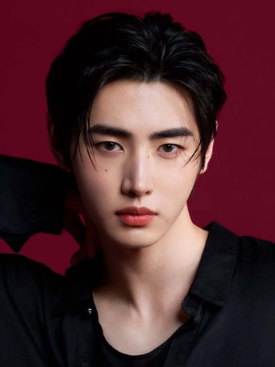 朴成训与代餐韩东旼势均力敌的时尚表现力 