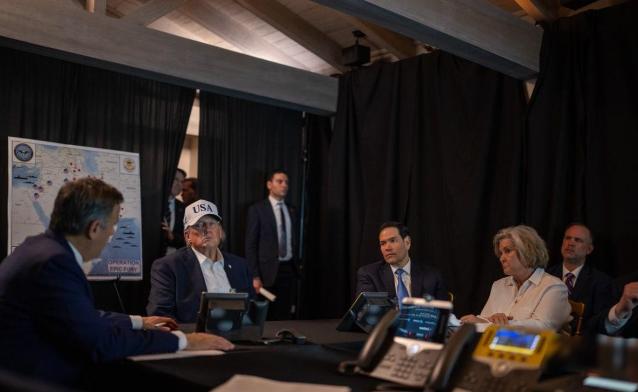 伊朗给全世界的一课
 
如果美国在你身边集结了庞大的武装力量，却与你进行“和平解