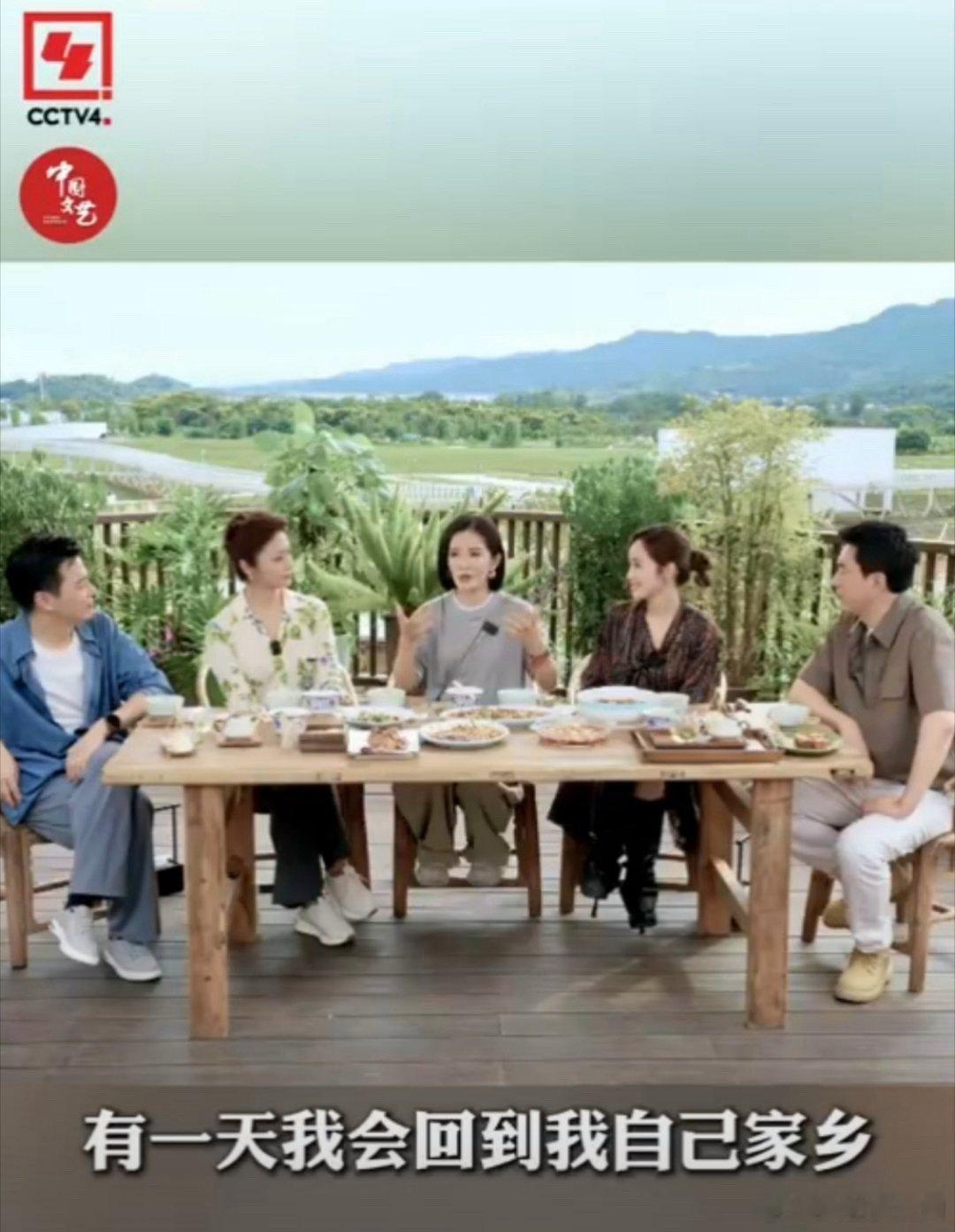 谢娜回应首次主持央视秋晚 谁没被娜姐的话戳到！首次主持央视秋晚在自己家乡，她说很