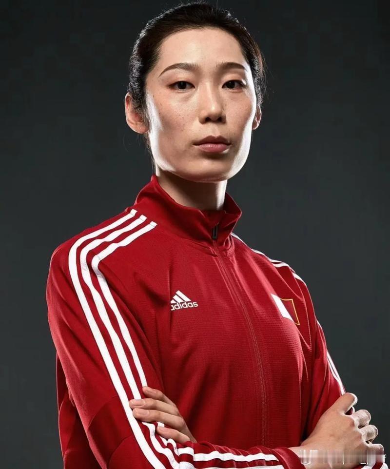 中国女排：终于开启了大面积“留洋”新面貌！

龚翔宇，1997，28岁，到了美国