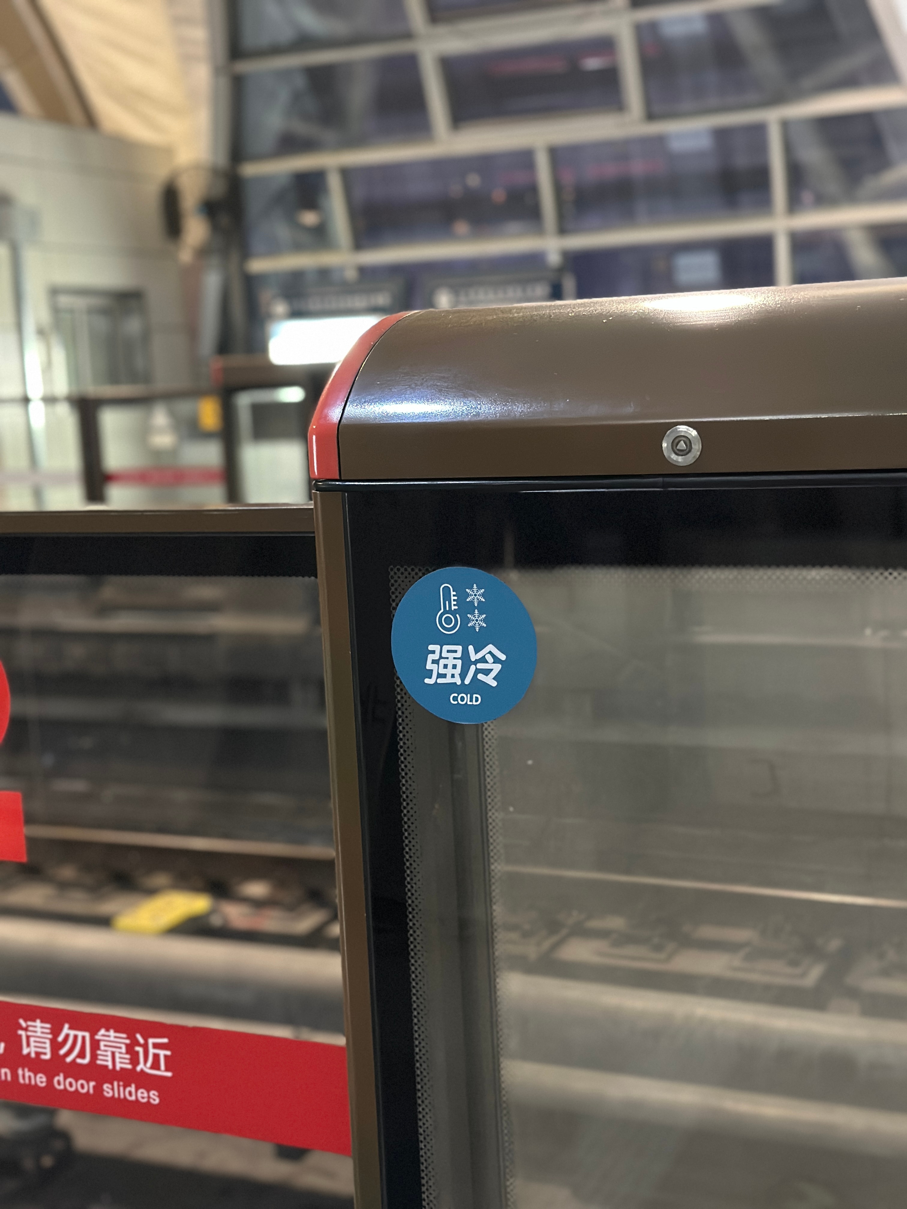我坐地铁都奔着强冷车厢去的要不热的浑身胶黏 