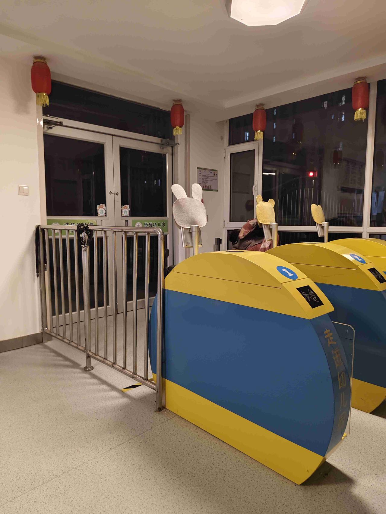 带定位晒今日生活 今天心情糟透了，一直处在😭伤心难过的状态中。外面还淅淅沥沥地