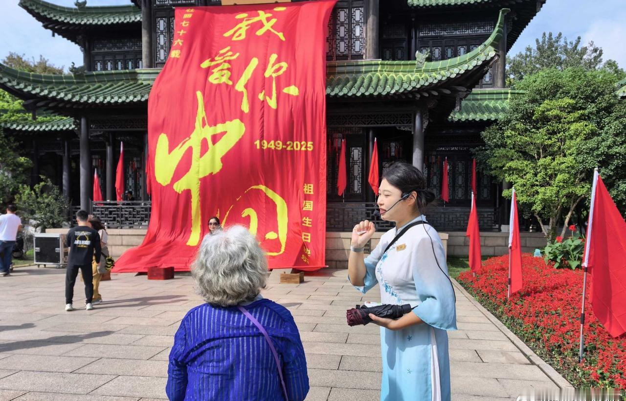 【平凡，不平凡！】国庆黄金周期间，扬州各大景区人头攒动，城市街巷热闹非凡。当市民