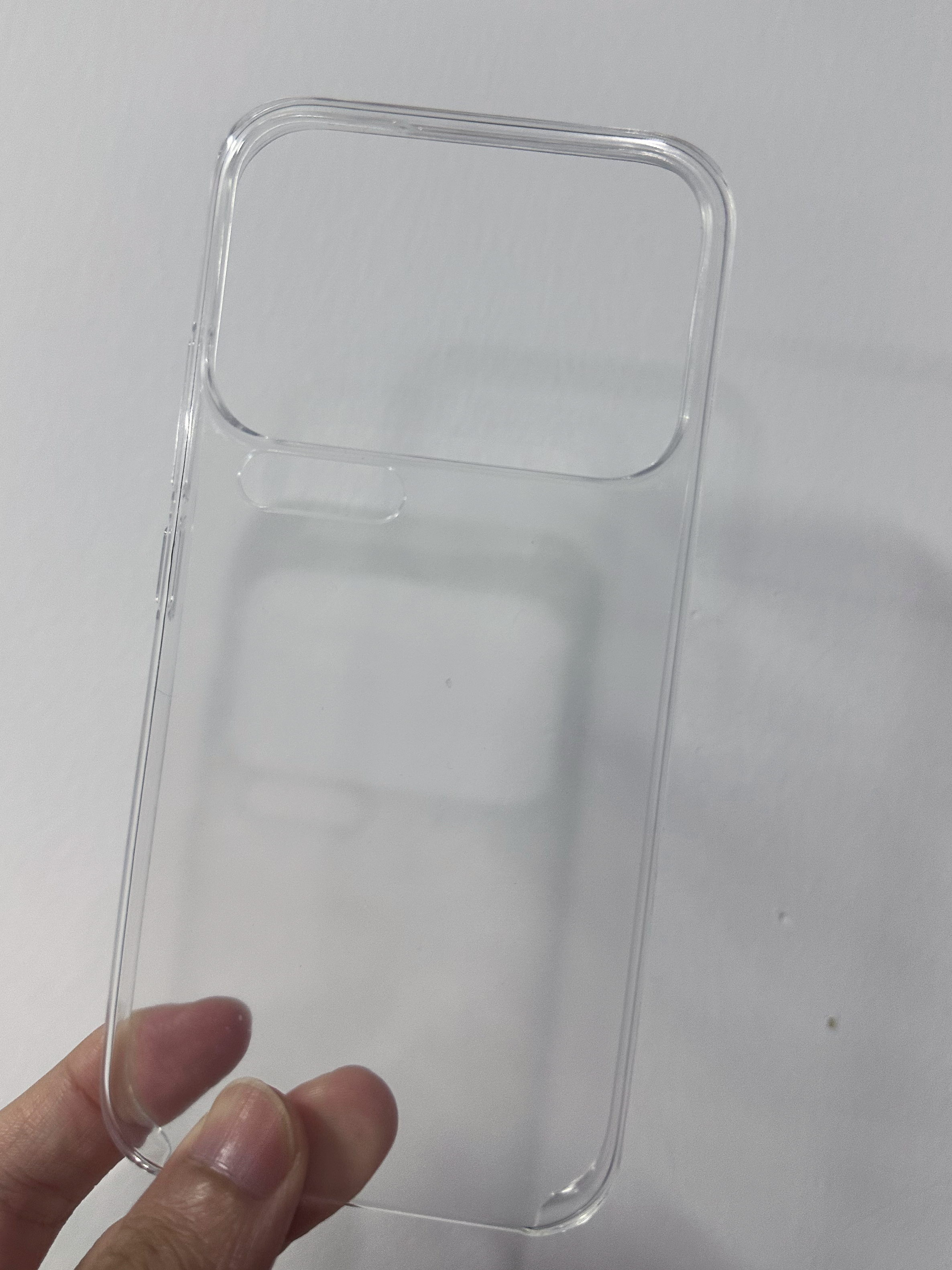 受不了了，我个人觉得这次17全系列随手机附送的纯透明PC壳，还真不如前代的纯黑T