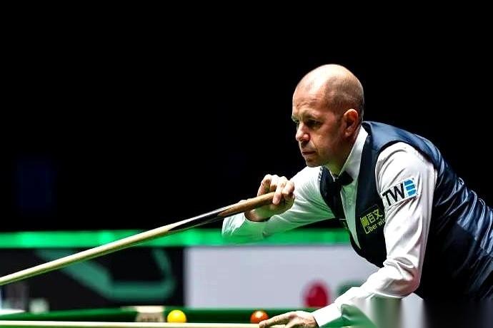 这场斯诺克世锦赛首轮，巴里·霍金斯和马修·史蒂文斯的对决，开局还像是在“切磋”，