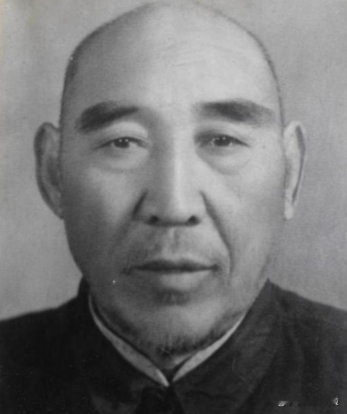 1936年，武术家寇运兴在德国柏林表演武术，遭到芬兰拳击手挑衅，说：我要用拳击挑