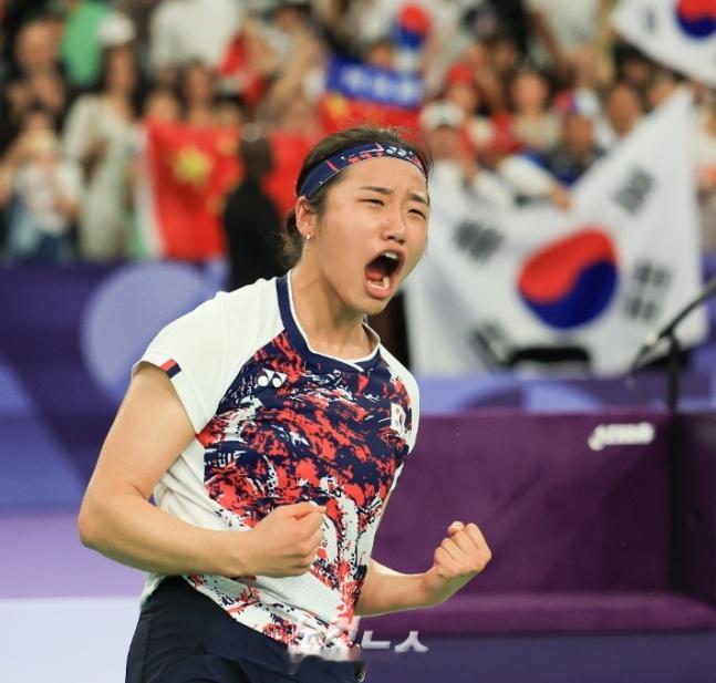【安洗莹签下天价赞助合约】羽联超级赛 据韩国媒体报道，韩国羽毛球头号球星、女单奥