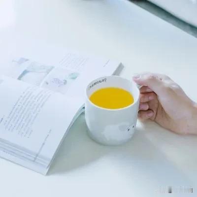 穿衣服最重要的一点是什么?
      穿衣服最重要的一点是穿着得体，大方。穿衣