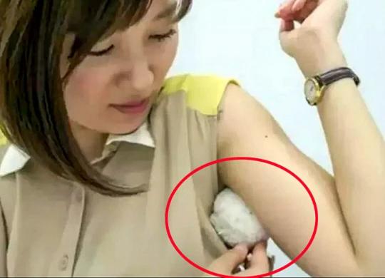 少女腋下饭团，你敢尝一尝吗？日本美食新潮流，挑战你的味蕾！
【神秘美食来袭】你是