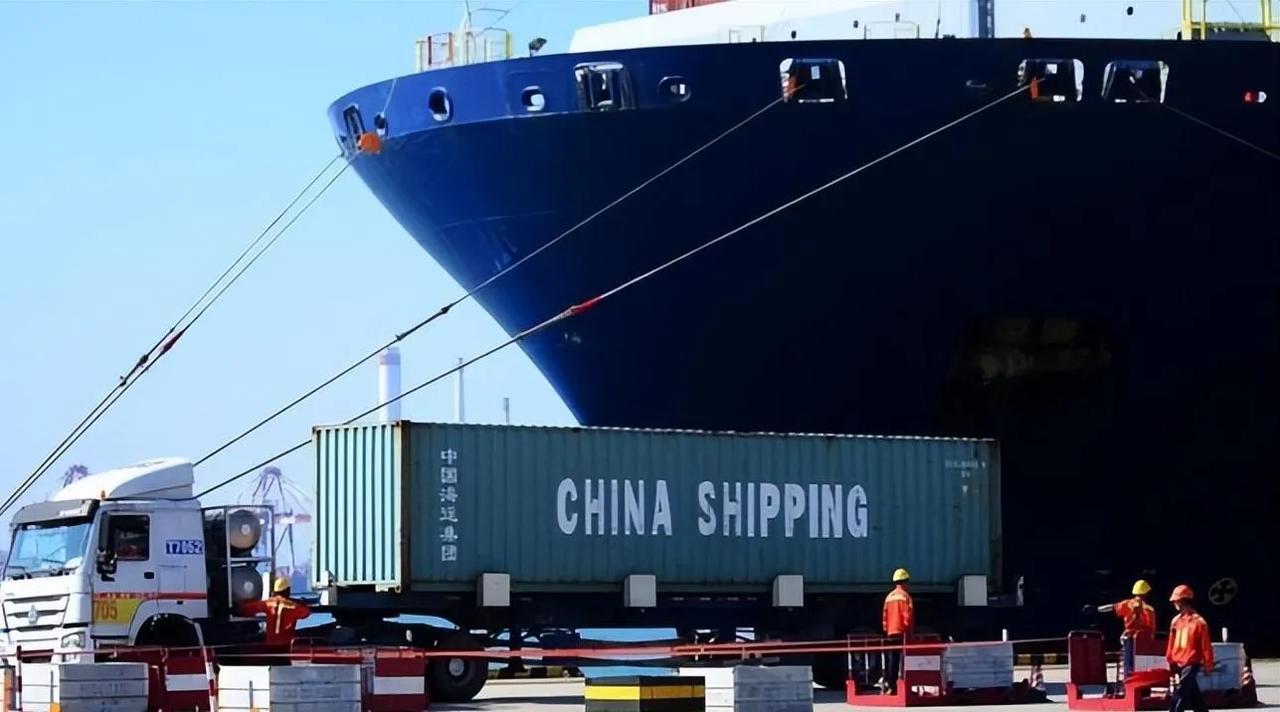 韩国优势产业被中国领先，今年4月中国船企新接订单量位居全球第一位，中国船企新接订