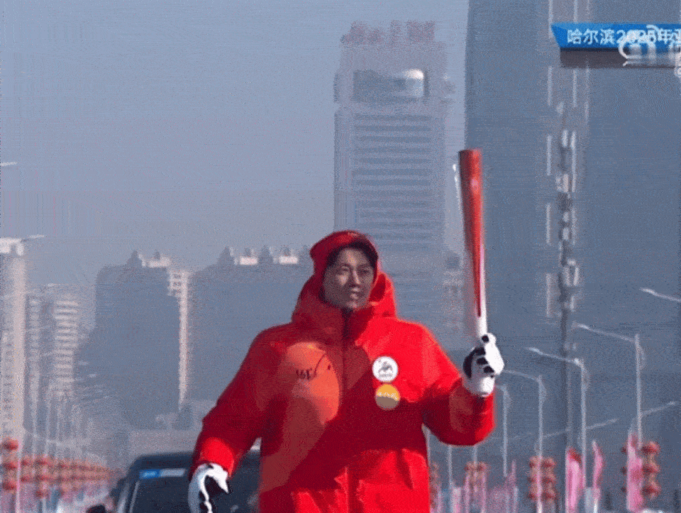 永远想念那个跑着跑着发现自己的火炬没🔥的小🐽 