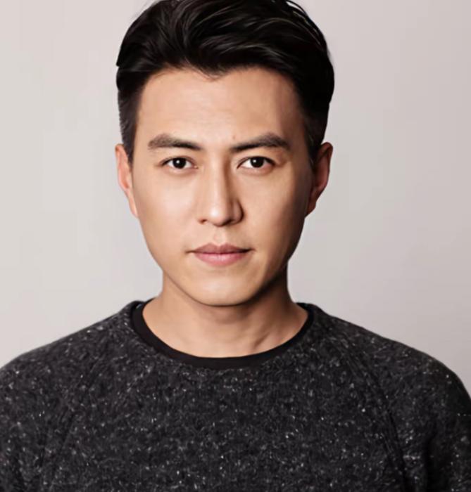 靳东是永远不会离婚的，不是因为他和老婆财产纠葛太多，而是因为他的老婆，有一个特别